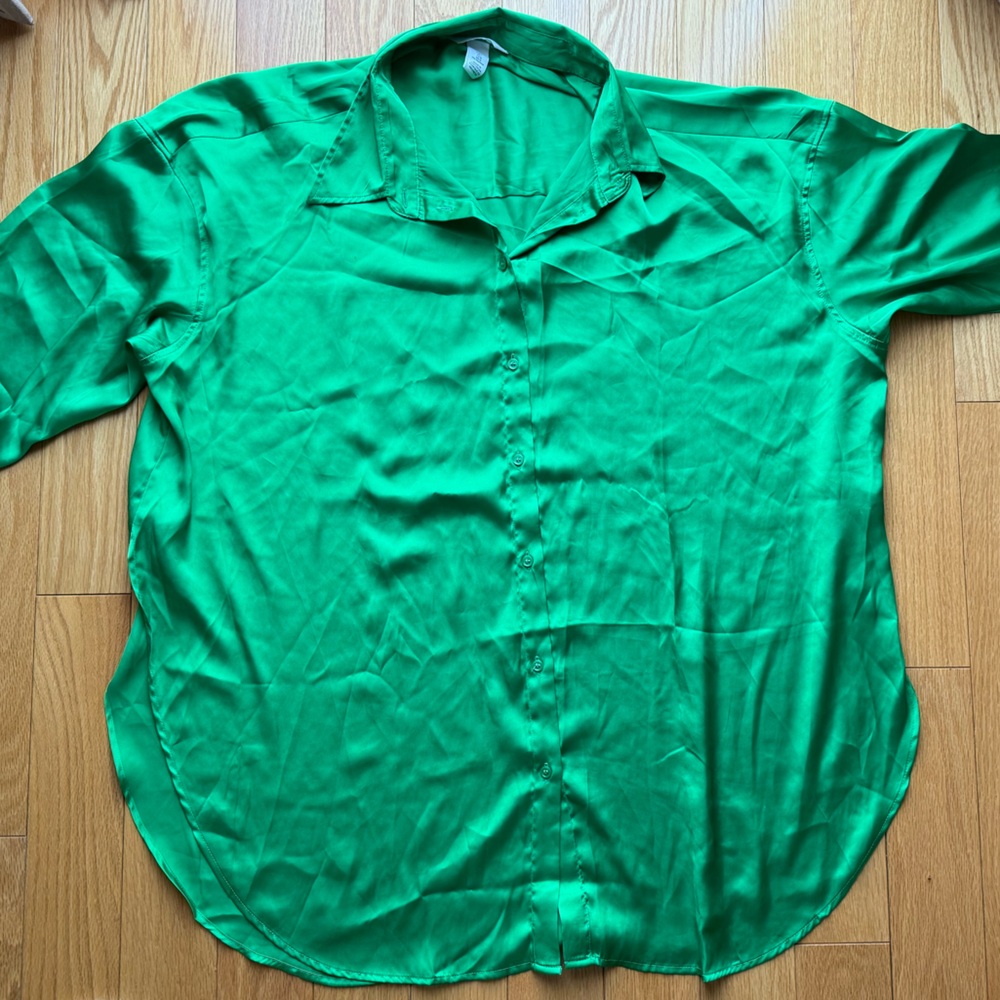 H&M Women's Green Oversized Satin Button-up Blouse - Picture 4 of 5